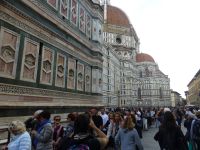 Der Eintritt in den Dom ist kostenlos und die Schlange entsprechend lang. Da sind Zeitfenster, wie wir sie hatten, sehr hilfreich.