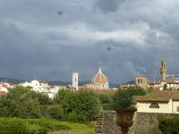 Bühnenlicht, bevor es regnet