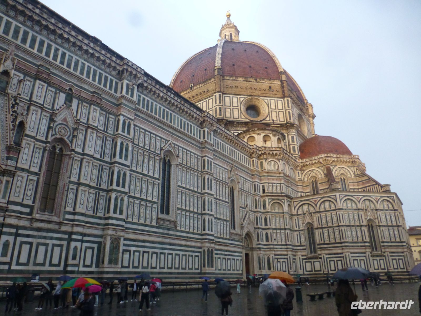 Am Abend nach dem Regen ist die Stadt in ein warmes LIcht getaucht. 