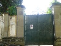 Hinter diesem Tor liegt die Villa di Medici …
