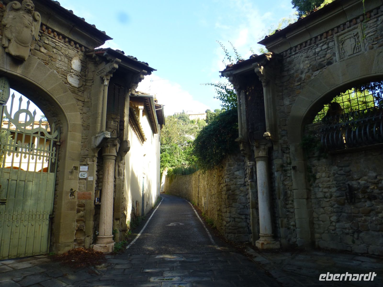 Ein schön angelegtes Ensemble, das fast wie ein Bühnenbild aussieht.