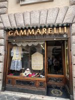 Ausstatter des Papstes - hier das Geschäft in Rom