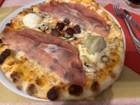 Schon am ersten Abend lassen wir uns echte italienische Pizza schmecken