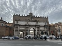 Stadttor zum Piazza de Poppolo in Rom
