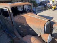 Ein alter Peugeot aus besseren Tagen