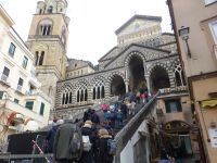 Unsere Gruppe läuft die Himmelsstufen hinauf.