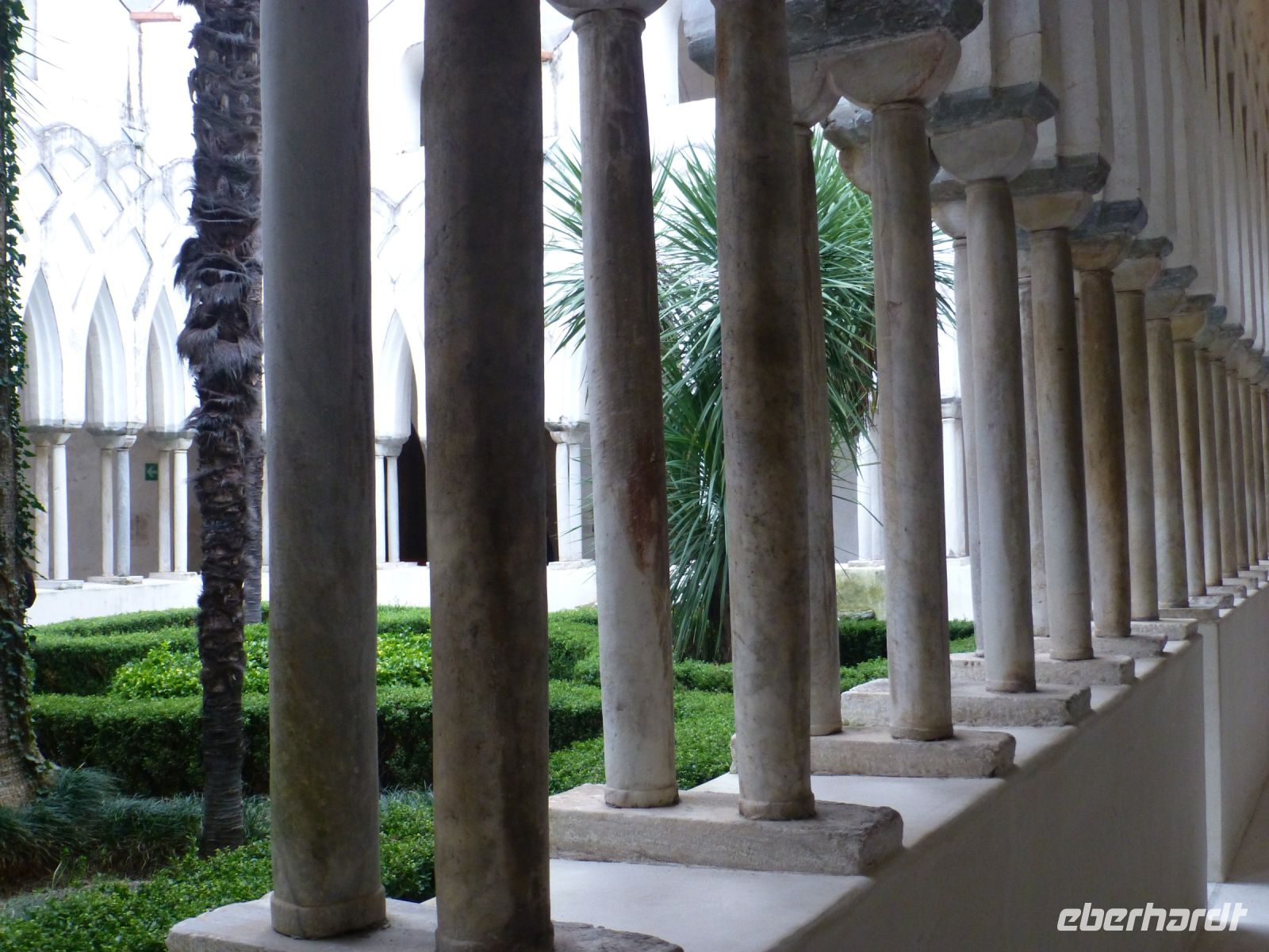 Der Kreuzgang mit maurischer Prägung, hier ließ sich der Adel des Ortes bestatten.