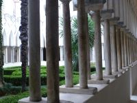 Der Kreuzgang mit maurischer Prägung, hier ließ sich der Adel des Ortes bestatten.