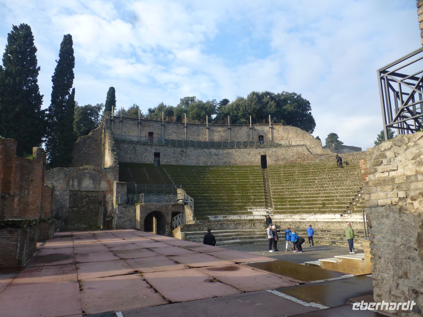 Im Theater finden auch heute noch Aufführungen statt. 4.000 Plätze würde man hier nicht vermuten.