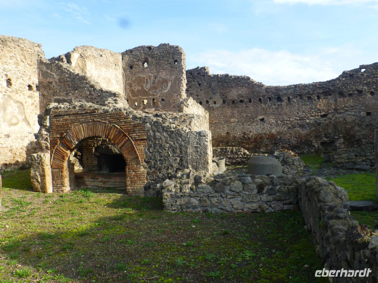 Der Bäcker mit Mühle und Ofen ist gerade nebenan.