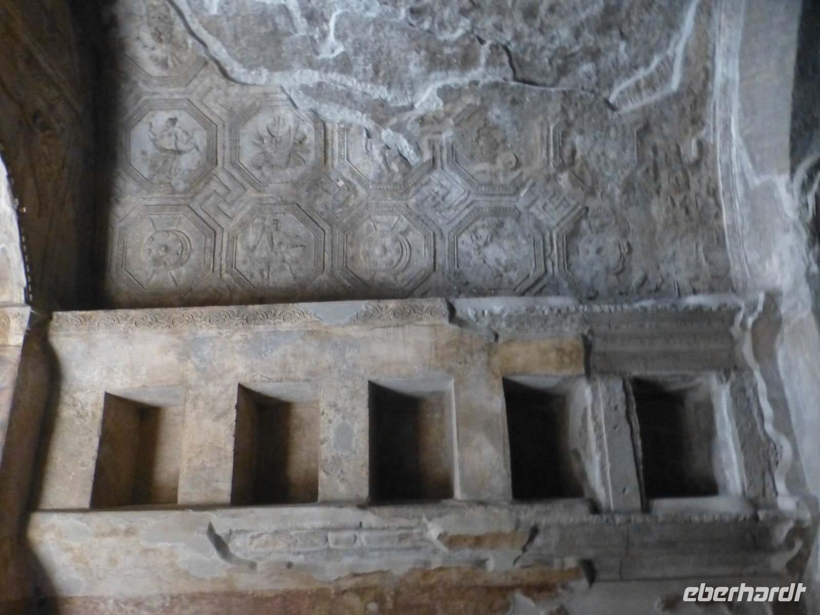 Wandschränke, um die Kleidung aufzubewahren