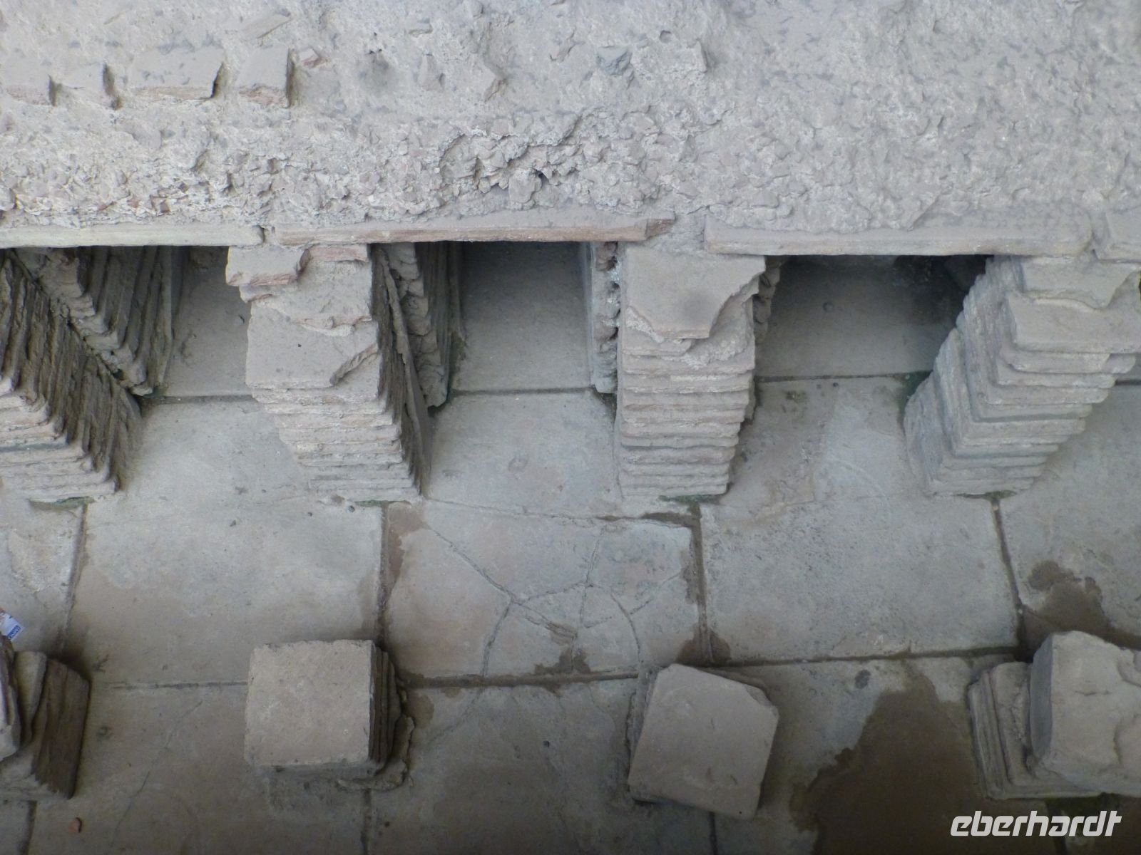 Das Calidarium wird über eine Bodenheizung erhitzt.