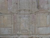 Die Außenseite des Gebäudes ist mit feinem Stuck überzogen, der 2000 Jahre überdauert hat.