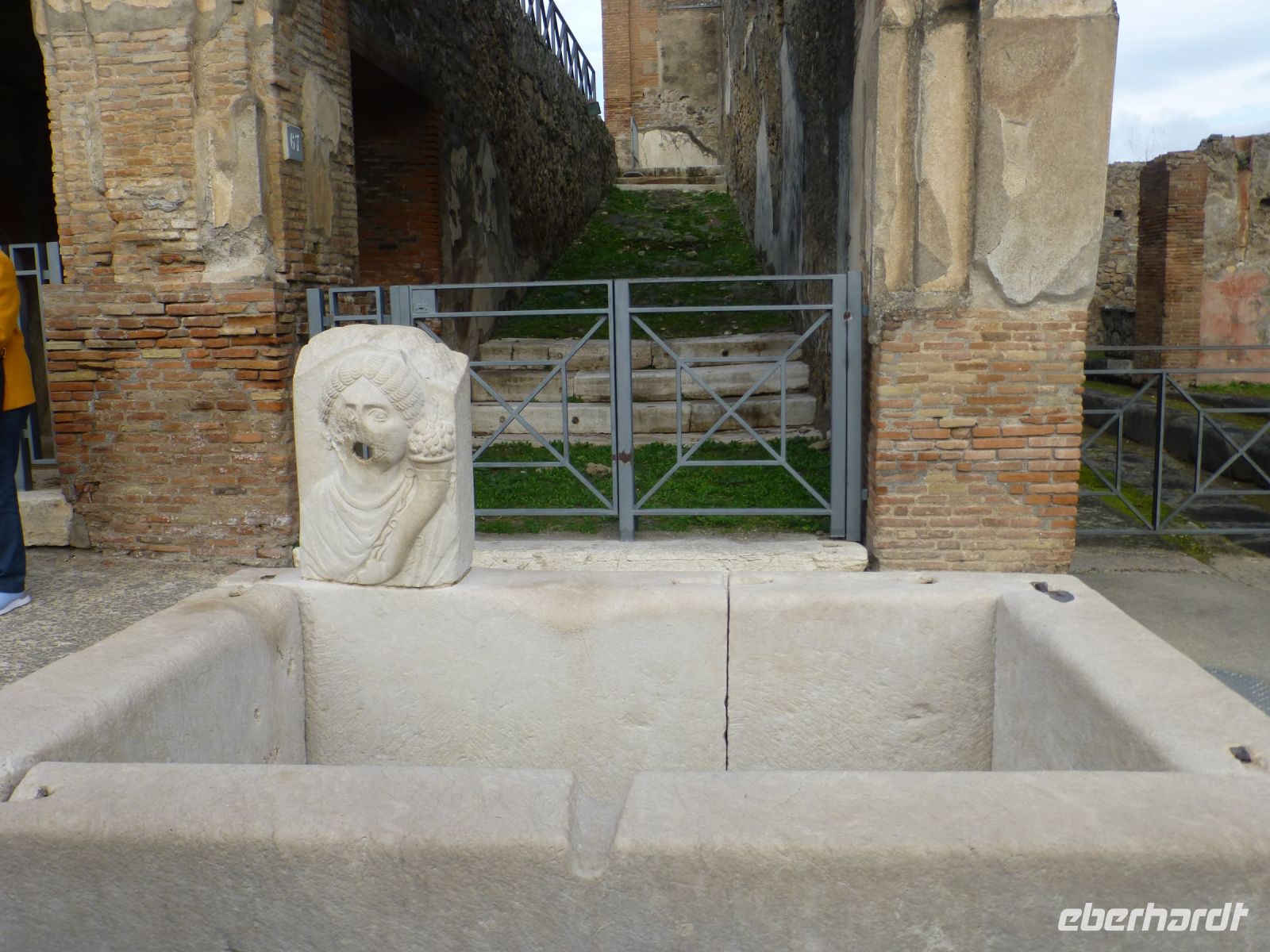 Einer der vielen öffentlichen Brunnen, um Menschen und Vieh mit Wasser zu versorgen.