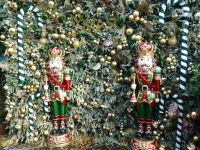 … einem Leading Hotel of the World.Selbst das Personal am Eingang ist für die Saison passend angezogen. 