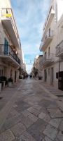 Blick in Gasse in Polignano a Mare im Dezember