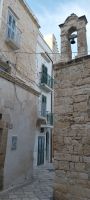 Gasse in Polignano a Mare Hochformat Dezember