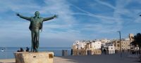 Statue Domenico Modugno Verfasser Lied Volare in Polignano a Mare @Anette Rietz