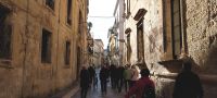 Straße in Lecce mit Gruppe @Anette Rietz