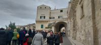 Matera mit Gruppe Stadtrundgang im Dezember @Anette Rietz