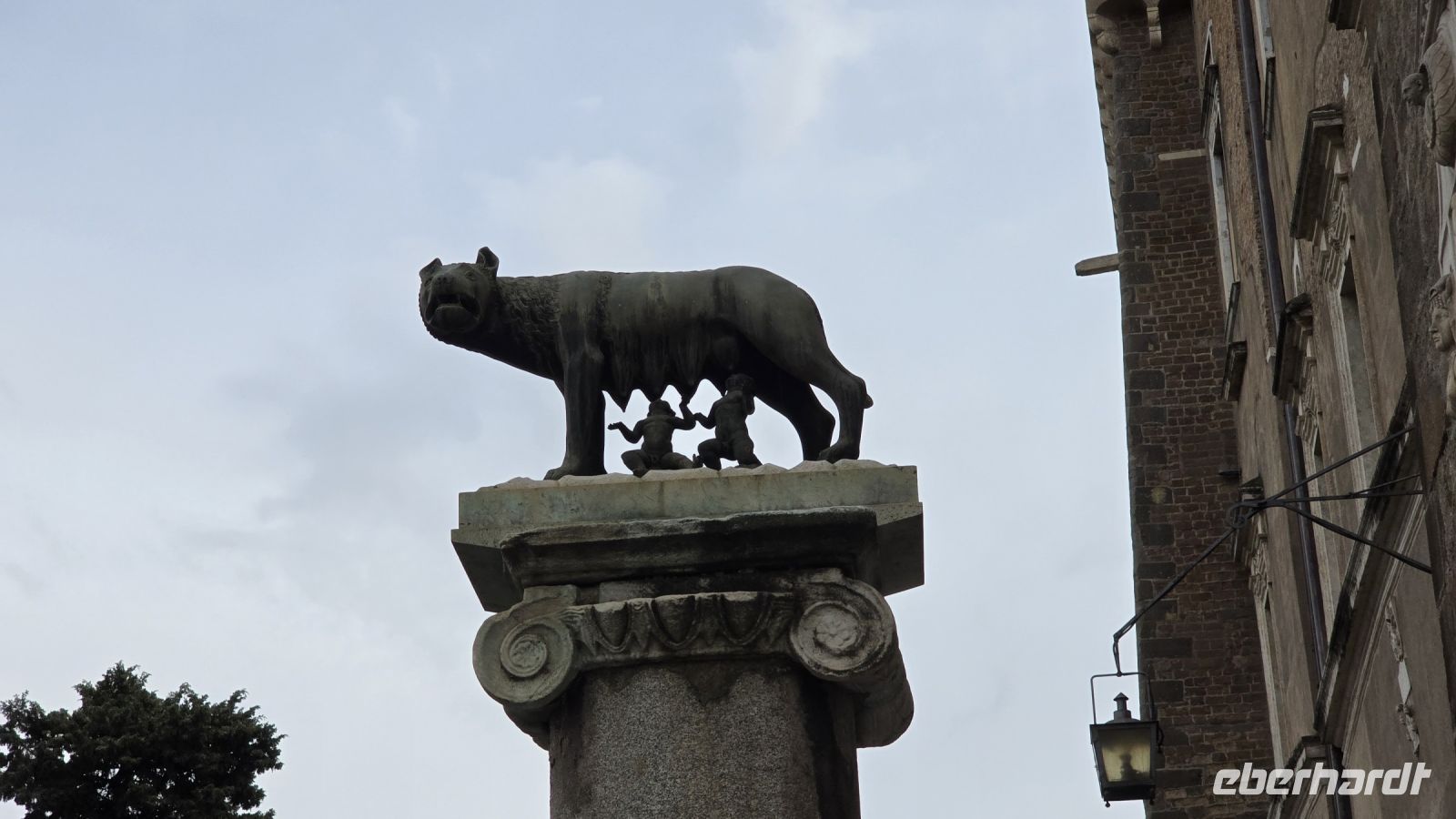 Statue vor dem Sitz des Bürgermeisters von Rom