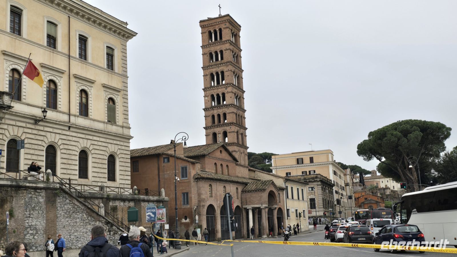 Basilika di Santa Maria in Cosmedin mit dem Brunnen der Wahrheit
