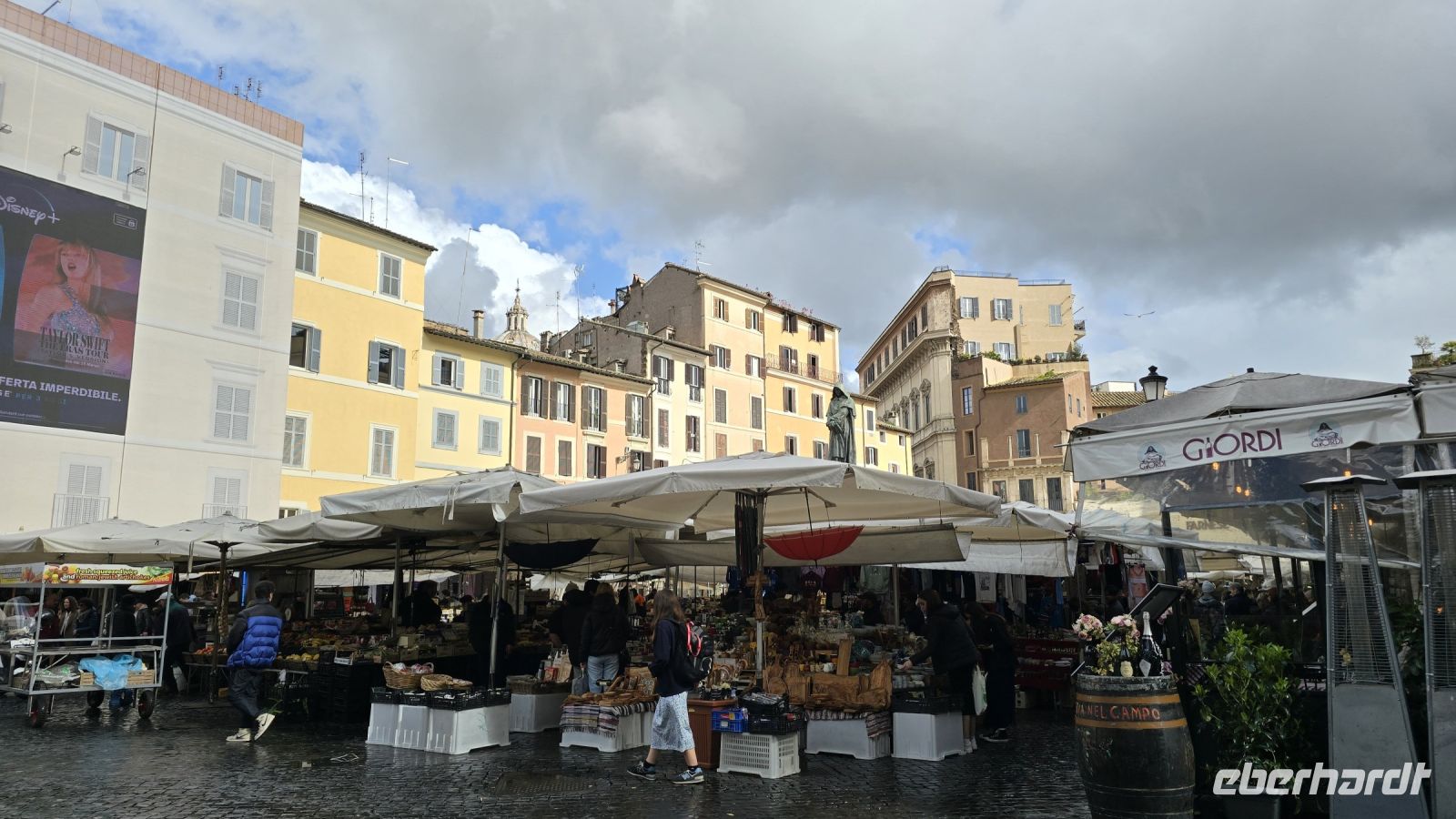 Campo de´Fiori mit der Statue des Giordano Bruno