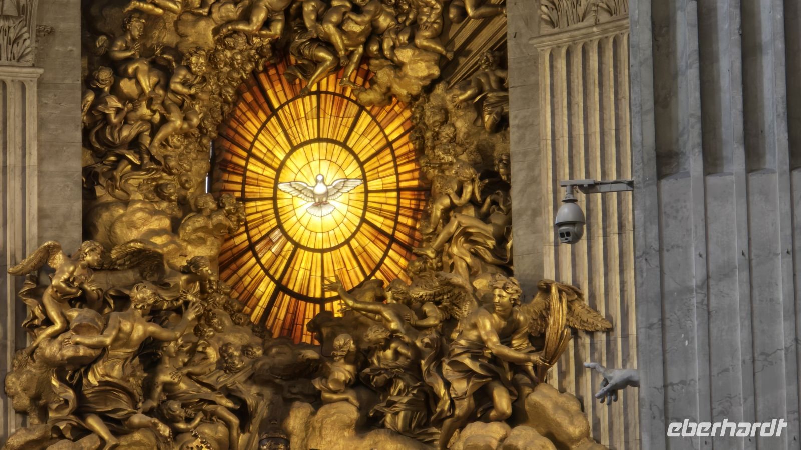 Über dem Stuhl des Petrus