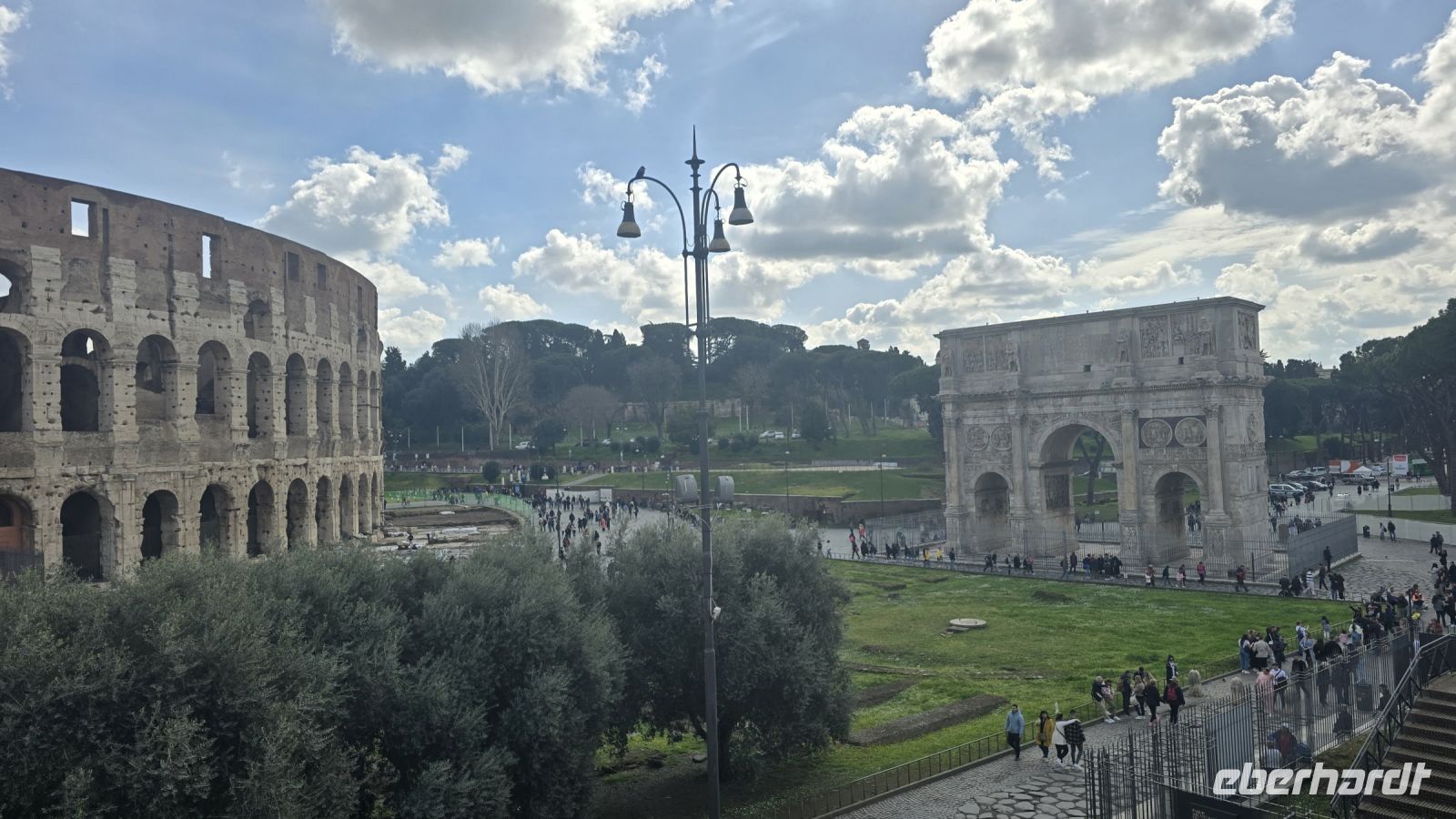 Blick zu Kolosseum und Konstantin Bogen