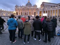 Rom. San Pietro mit Reisegruppe