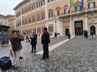 Rom. Interview vor dem Regierungspalast