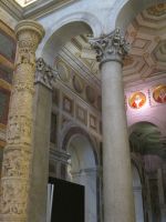 St. Paul vor den Mauern: Osterleuchter und Papstportraits