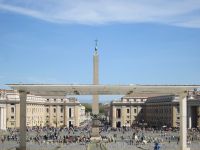 Petersplatz mit Papstbaldachin, Obelisk und Straße der Versöhnung