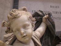 St. Peter: Engel am Weihwasserbecken