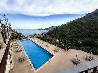 Hotelpool  mit Kulisse in Letojanni