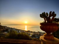 Die Sonne geht in Letojanni auf