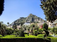 Blick vom Giardino pubblico auf die Umgebung von Taormina