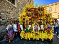 Frühlingsumzug in Taormina