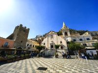 Piazza IX Aprile in Taormina