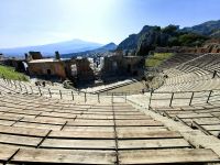 Antikes Theater in Taormina mit dem Ätna im Hintergrund