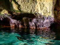Glasklares Wasser in den Grotten um Syrakus