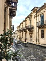 Diese Straße in Noto wird oft als Filmkulisse genutzt