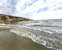 Es trauen sich aber nur zwei Gäste ganz hinein, es ist eben erst April 