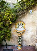 Keramikwaschbecken im Hotel Villa Giulia bei Noto