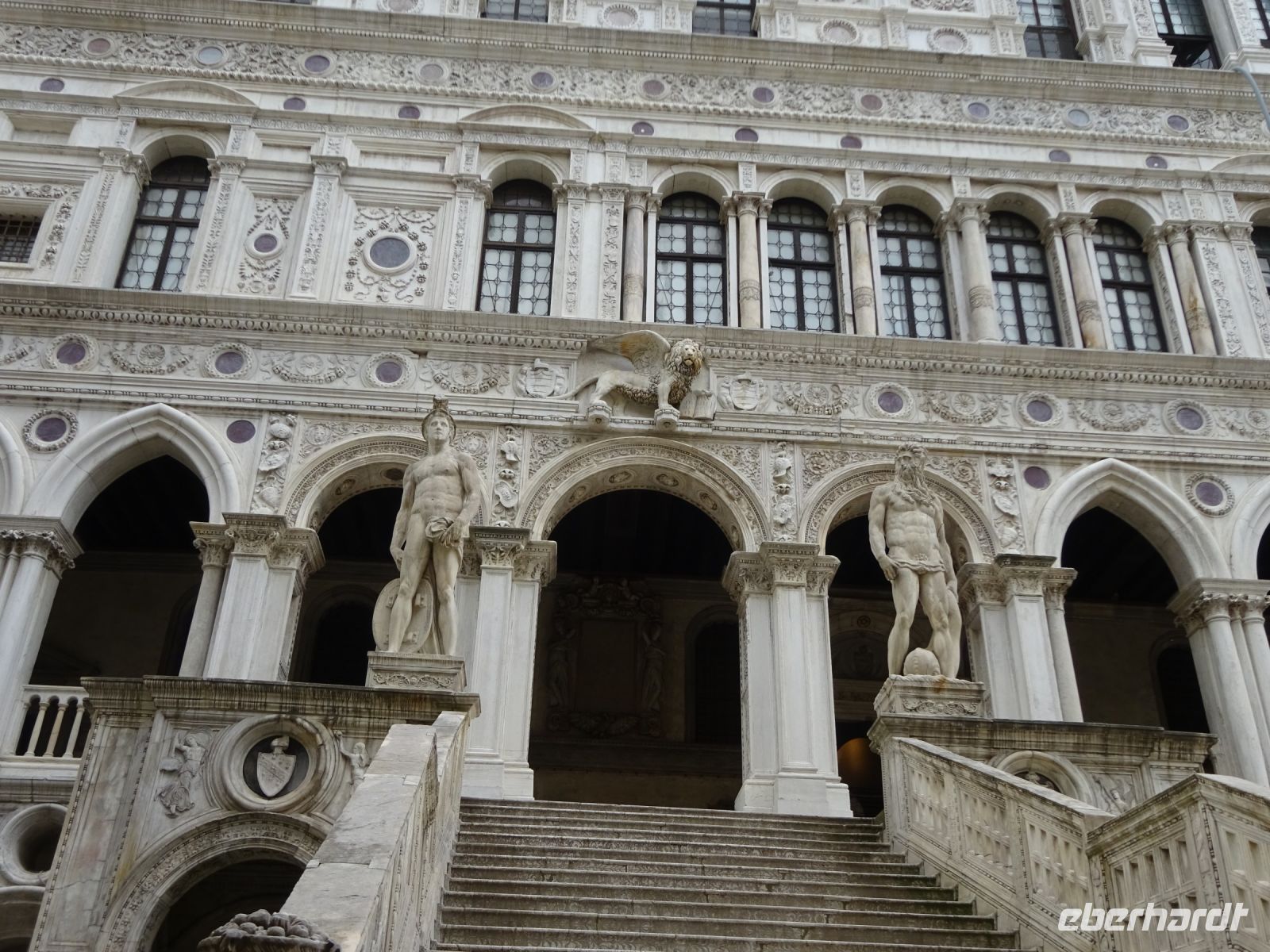 Venedig: Im Innenhof des Dogenpalastes