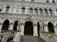 Venedig: Im Innenhof des Dogenpalastes