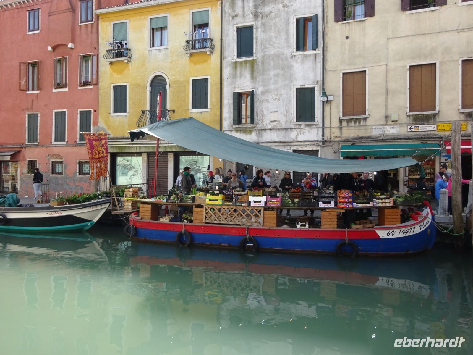 Venedig: Gemüseverkauf vom Boot