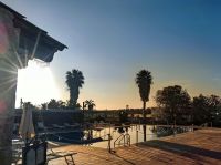 Hotelpool der Villa Giulia bei Noto im Morgenlicht