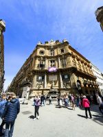 Eine der Quattro Canti, der sogenannten vier Ecken, ein Platz mit vier gleichen Gebäuden in Palermo