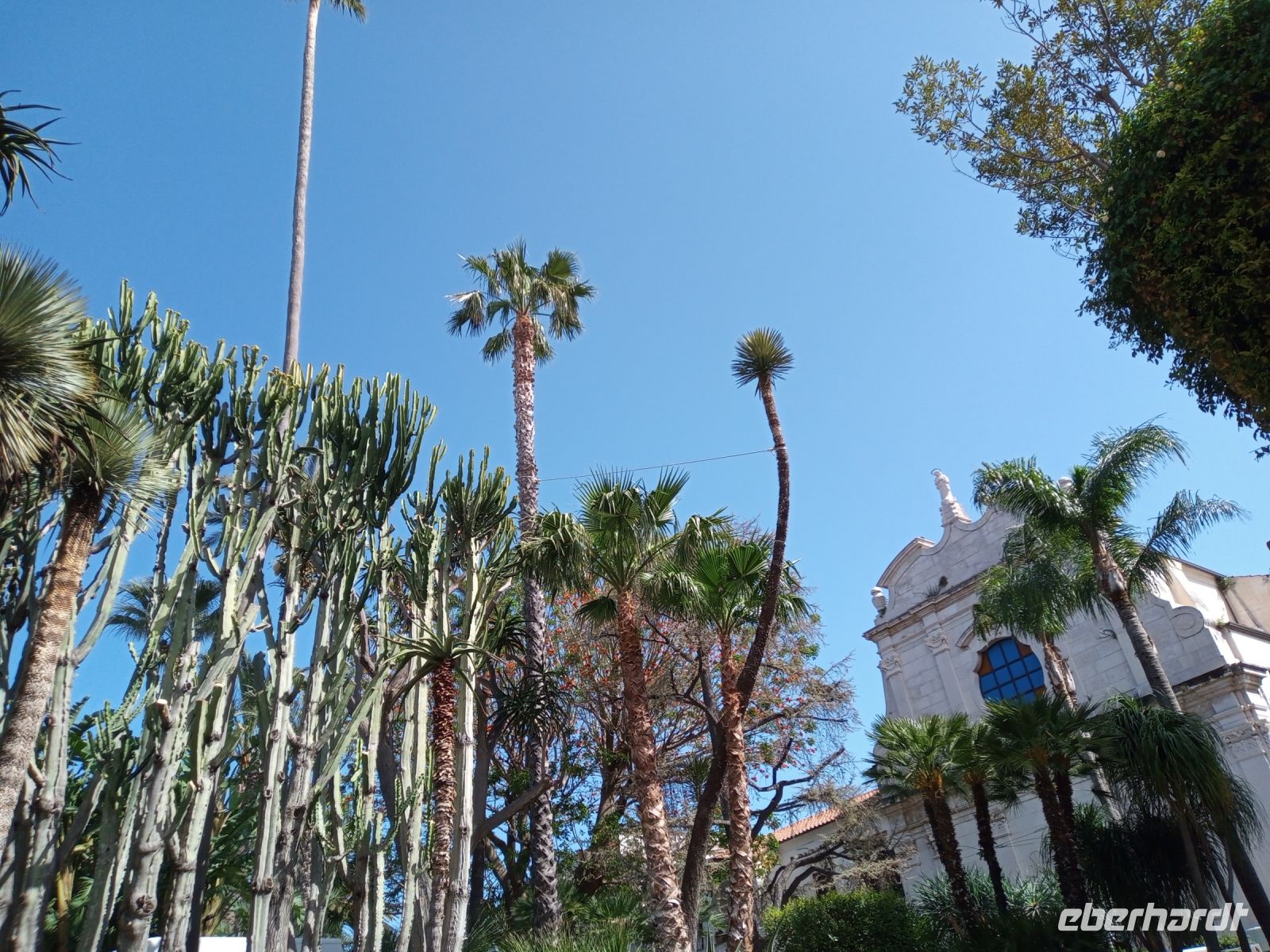 Parco Villa Comunale mit Chiesa di San Francesco